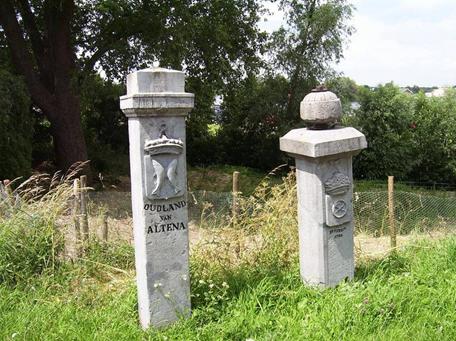 grensstenen bij Almkerk